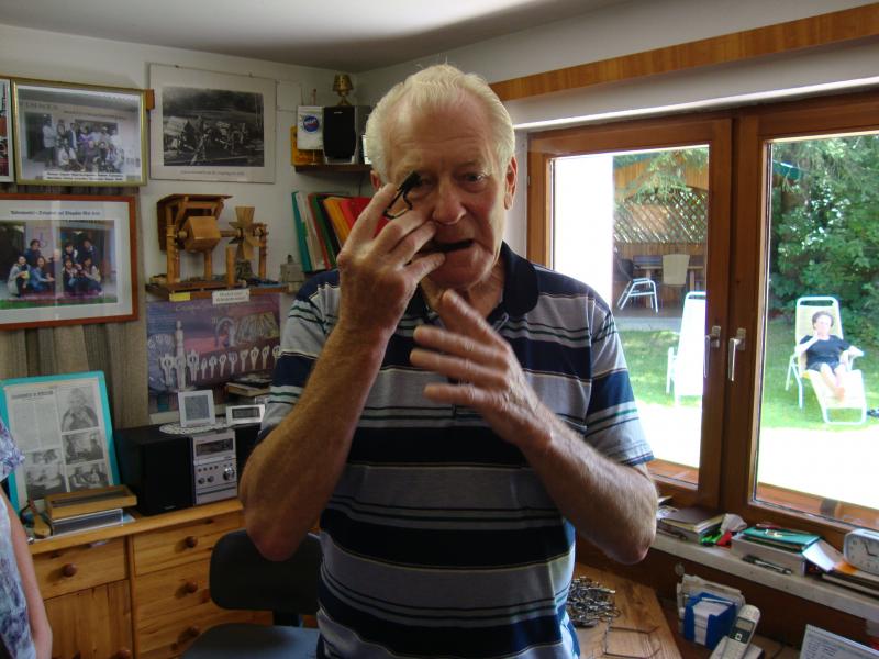 post-1018-1344363164_thumb.jpg